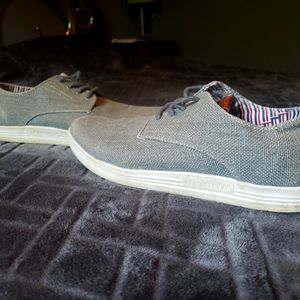 Ben Sherman lace up sneakers